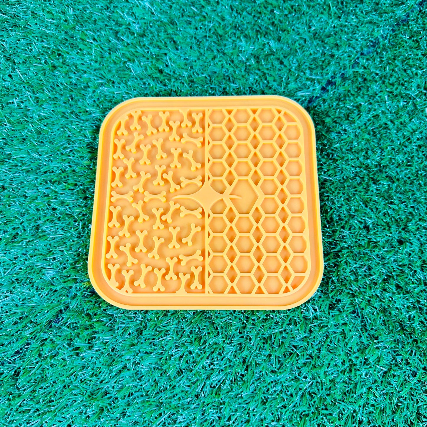 slow-feeding-dog-anxiety-relief-mat