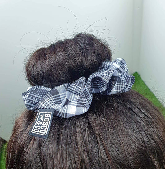 checkered-hair-accessory-for-pet-lovers