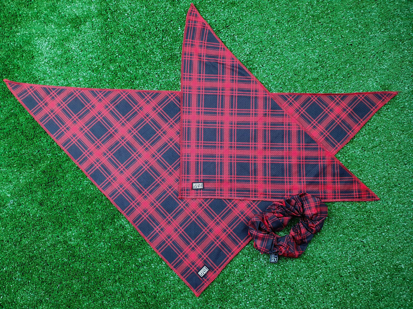 cooling-bandana-for-dogs-black-red-tartan
